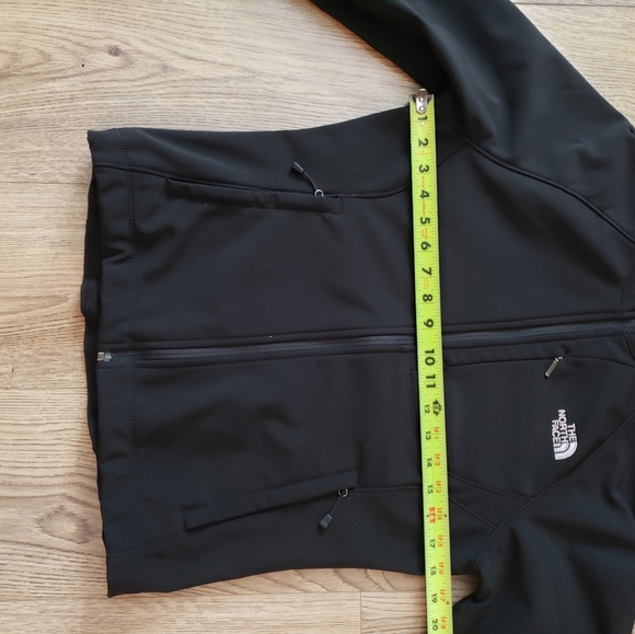 The North Face Never Stop Exploring Black Jacket - Picture 11 of 11